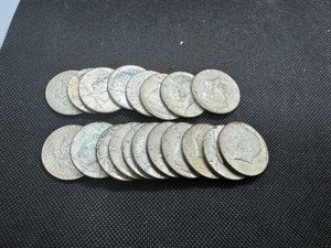lot 90 image: Twenty 40% Silver 1966 -1969 Mixed Date Kennedy Half Dollars