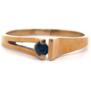 lot 38 image: Modern Natural Blue Sapphire Asymmetrical Artisan Ring in Yellow Gold VIDEO