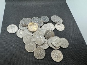 lot 5 image: 36 Mixed Date and Mint Kennedy Half Dollars 1971-1974, 1976, 1980-81,  1983-84, 1990, 1995