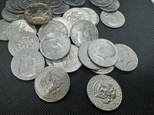 36 Mixed Date and Mint Kennedy Half Dollars: 1971-1974, 1976, 1980-81,  1983-84, 1990, 1995