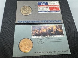 lot 7 image: 1974 and 1976 Bicentennial Commemorative Medals in Original PAckage with Commemorative Stamps