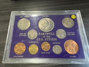 lot 10 image: Retired British Coin Set in Holder 10 coins