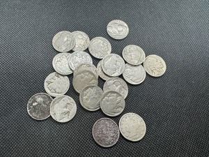 lot 33 image: Twenty-One Older Nickels 19 mixed date and no date Buffalo Nickels 1907 and 1910 V Nickels