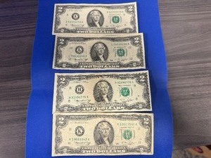 lot 49 image: 4 1976 $2.00 Notes