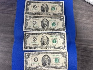 lot 50 image: 4 1976 $2.00 Notes