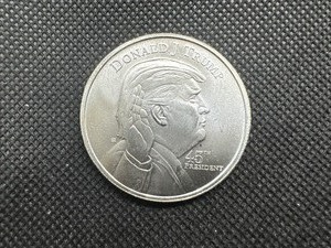 lot 66 image: BU One Ounce .999 Silver Donald J. Trump 45th President Round