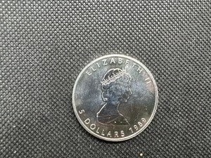 lot 69 image: 1989 BU Canadian 1 Oz. .9999 Silver Maple Leaf Coin