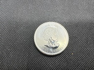 lot 70 image: 2011 BU Canadian 1 Oz. .9999 Silver Maple Leaf Coin