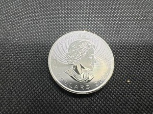 lot 71 image: 2020 BU Canadian 1 Oz. .9999 Silver Maple Leaf Coin