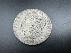 lot 33 image: 1921 Morgan Silver Dollar