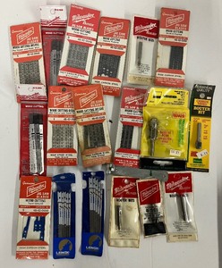 lot 34 image: New Saw Blades and Router Bits