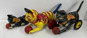 lot 40 image: Lot of 3 Litho Tin Toy Cats Wind Up Marx Toys