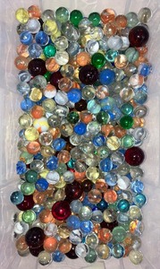 lot 49 image: Large LOT of Vintage Marbles