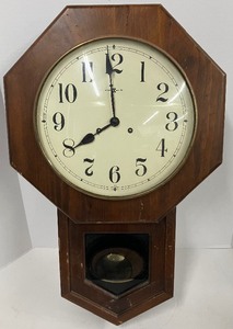 lot 68 image: Vintage Howard Miller Model Clock 612-435