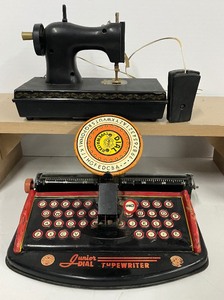 lot 73 image: Vintage Marx Toys Tin Typewriter and Vintage Singer Sewing Machine