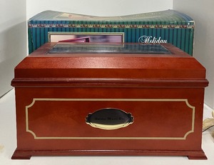 lot 88 image: Mr. Christmas Music Box Works