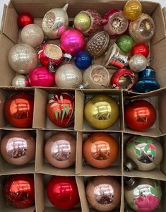 lot 24 image: Vintage GlassMercury Glass Christmas Ornaments
