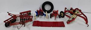 lot 120 image: Vintage Tractor Toy Parts 6 piece Lot Tru Scale Ertl
