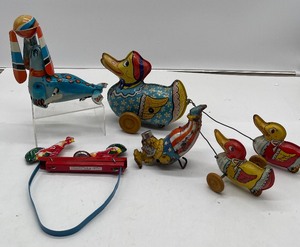 lot 130 image: Tin Toys Lithograph Duck and Ducklings Wyandotte or J. Chein & Co. Circus Clown and Seal