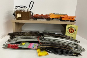 lot 111 image: Vintage Bachman Train Set HO scale