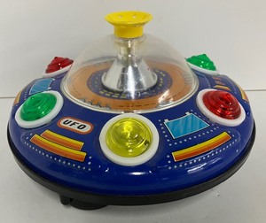 lot 113 image: Vintage Tin Litho Battery Operated Ball-Blowing F2 UFO Flying Saucer wLights