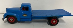 lot 15 image: Vintage Toy Blue Truck International Harvester Flatbed