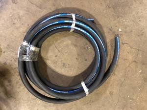 lot 46 image: MNFLEX Guzzler Hose Customer Returns See Pictures