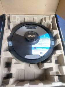 lot 1 image: Shark Matrix Plus 2-in-1 Robot Vacuum & Mop.
