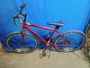 lot 31 image: Huffy Mens 26 15 Speed Granite Mountain Bike