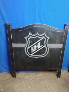 lot 44 image: NHL Hockey Headboard