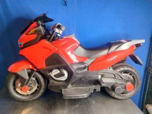 lot 72 image: 12V kids Electric Motorcycle