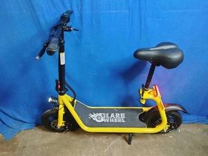 lot 83 image: GlareWheel C1 electric scooter.