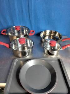 lot 88 image: 9-Piece Cookware Combo Set in Red