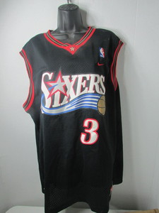 lot 10 image: Sports Jersey