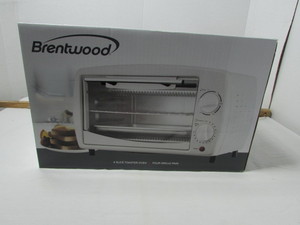 lot 23 image: 4 Slice Toaster Oven