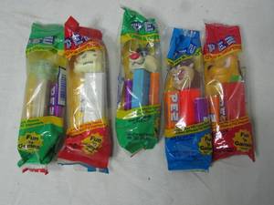 lot 76 image: Vintage Pez Candy Dispeners