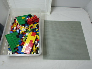 lot 104 image: Legos