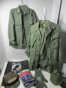 lot 119 image: Vintage Military Memorabilia