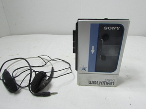 lot 6 image: Vintage Sony Walkman 1980s