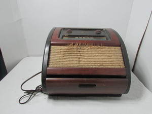 lot 165 image: Vintage Philco Tube Radio Turntable