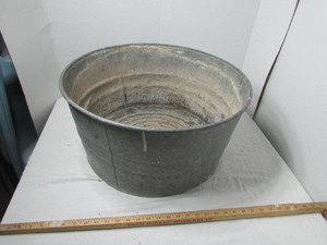 lot 169 image: Vintage Galvanized Wash Tub #2