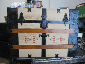 lot 130 image: Vintage Steamer Trunk