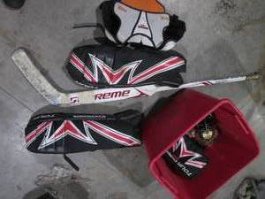 lot 103 image: Tour Invader 150 Hockey goalie equi...