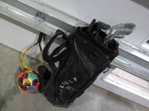 lot 105 image: Nike Golf bag containing misc North...