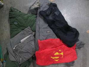 lot 114 image: Mens XL North Face Puffer coat, XL...