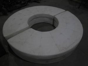 lot 121 image: Off white padded leather-like 2pc c...