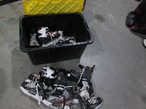 lot 124 image: Covered tote containing a variety o...