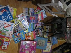 lot 137 image: Two-bag assortment of vintage throu...