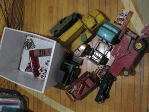 lot 139 image: LARGE lot of Vintage Metal toys fro...