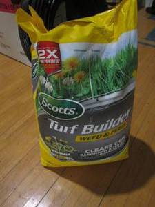 lot 143 image: Scotts Turf Builder Weed & Feed 42...